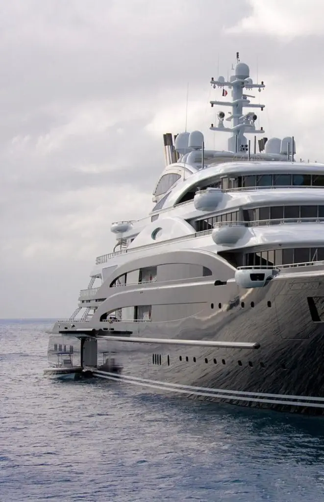 Management by CBS Yachts